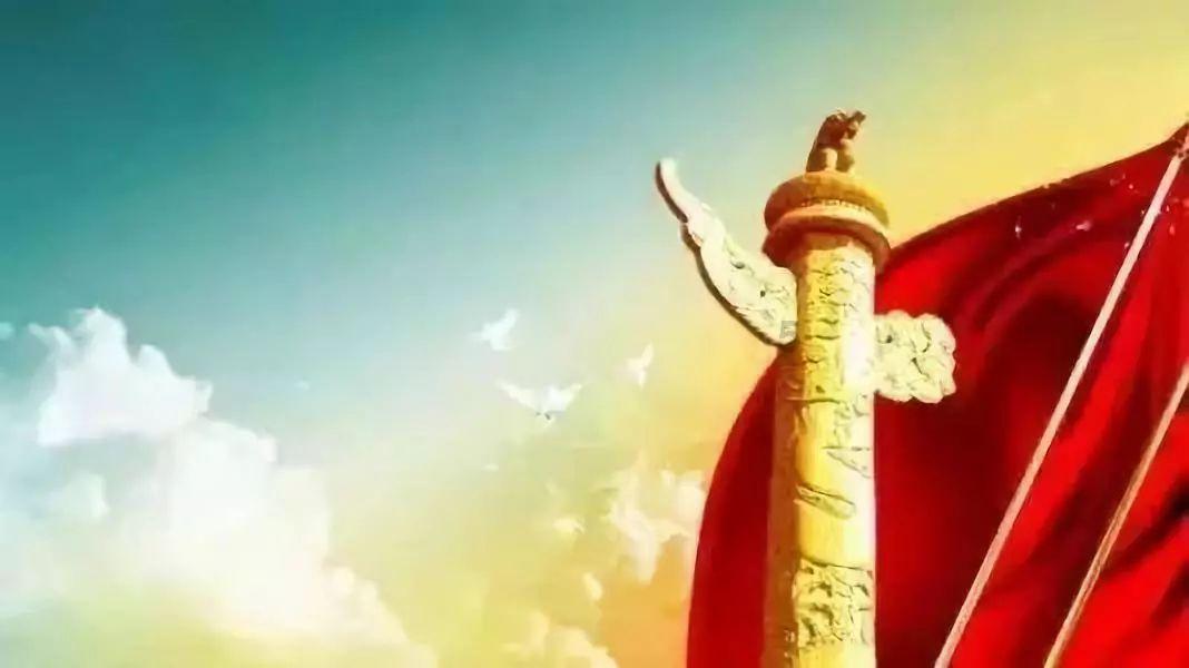 金裕贞白色短袖搭配牛仔元素 小露蛮腰秀马甲线